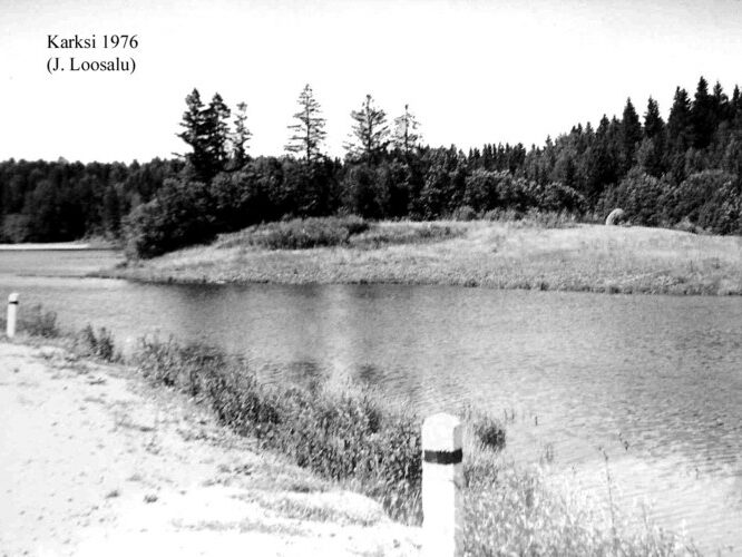 Maakond: Viljandimaa Veekogu nimi: Karksi paisjärv Pildistamise aeg: 1976 Pildistaja: J. Loosalu (Eesti Looduse arhiiv) Pildistamise koht: teadmata Asimuut: