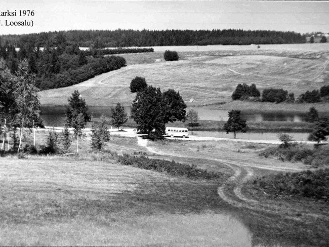 Maakond: Viljandimaa Veekogu nimi: Karksi paisjärv Pildistamise aeg: 1976 Pildistaja: J. Loosalu (Eesti Looduse arhiiv) Pildistamise koht: teadmata Asimuut: