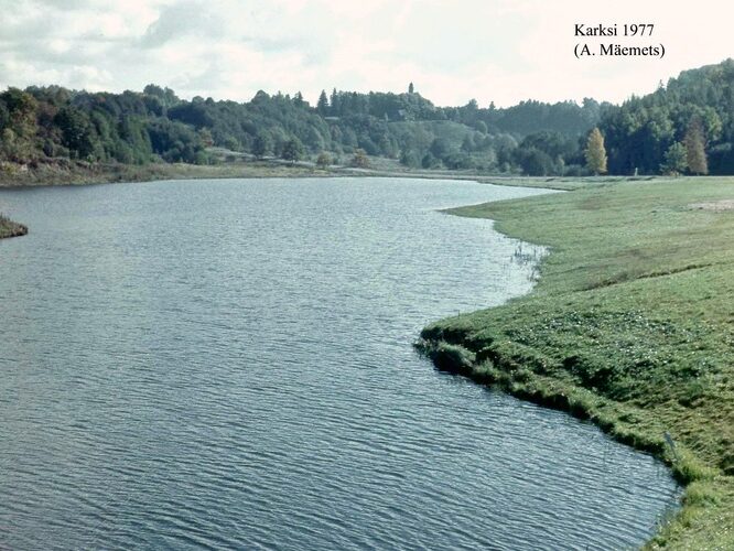 Maakond: Viljandimaa Veekogu nimi: Karksi paisjärv Pildistamise aeg: 1977 Pildistaja: A. Mäemets Pildistamise koht: teadmata Asimuut: