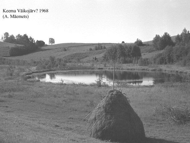 Maakond: Võrumaa Veekogu nimi: Keema Väikejärv Pildistamise aeg: 1968 Pildistaja: A. Mäemets Pildistamise koht: teadmata Asimuut: