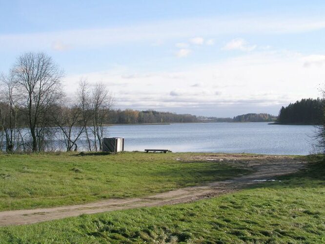 Maakond: Võrumaa Veekogu nimi: Lõõdla järv Pildistamise aeg: 16. oktoober 2003 Pildistaja: H. Timm Pildistamise koht: teadmata Asimuut: