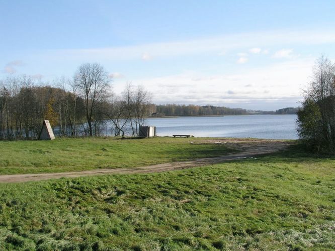 Maakond: Võrumaa Veekogu nimi: Lõõdla järv Pildistamise aeg: 16. oktoober 2003 Pildistaja: H. Timm Pildistamise koht: teadmata Asimuut: