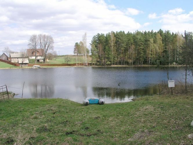 Maakond: Võrumaa Veekogu nimi: Meegomäe Pütaljärv Pildistamise aeg: 7. mai 2003 Pildistaja: H. Timm Pildistamise koht: teadmata Asimuut: