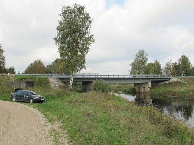 Maakond: Viljandimaa Veekogu nimi: Navesti jõgi Pildistamise aeg: 14. september 2010 Pildistaja: H. Timm Pildistamise koht: Navesti Asimuut: