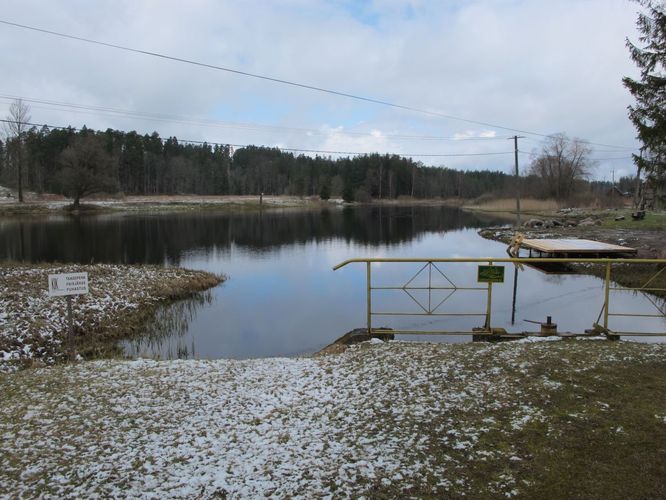 Maakond: Valgamaa Veekogu nimi: Õhne jõgi Pildistamise aeg: 24. aprill 2010 Pildistaja: H. Timm Pildistamise koht: Taagepera Asimuut: