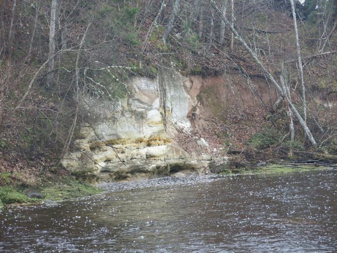 Maakond: Võrumaa Veekogu nimi: Peetri jõgi Pildistamise aeg: 30. oktoober 2014 Pildistaja: H. Timm Pildistamise koht: Karisöödi Asimuut: