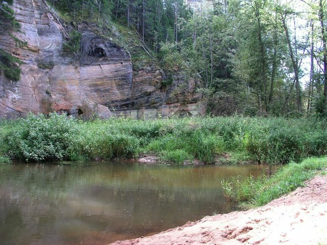 Maakond: Võrumaa Veekogu nimi: Piusa jõgi Pildistamise aeg: august 2009 Pildistaja: H. Timm Pildistamise koht: Kõlksniidu müür Asimuut: