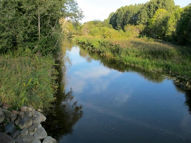 Maakond: Viljandimaa Veekogu nimi: Põltsamaa jõgi Pildistamise aeg: 11. september 2011 Pildistaja: H. Timm Pildistamise koht: Laashoone Asimuut: