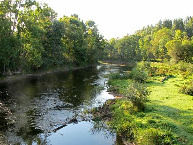 Maakond: Viljandimaa Veekogu nimi: Põltsamaa jõgi Pildistamise aeg: 11. september 2011 Pildistaja: H. Timm Pildistamise koht: Laashoone Asimuut: