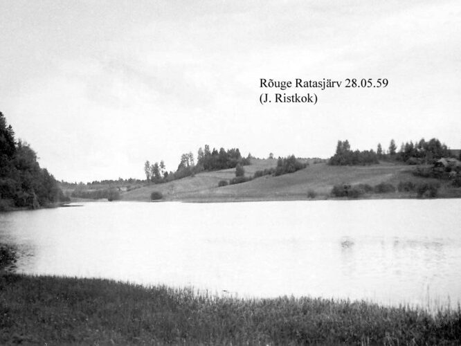 Maakond: Võrumaa Veekogu nimi: Rõuge Ratasjärv Pildistamise aeg: teadmata Pildistaja: J. Ristkok (Eesti Looduse arhiiv) Pildistamise koht: S kaldalt Asimuut: NNW