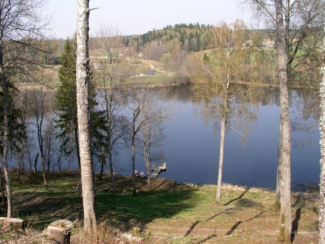 Maakond: Võrumaa Veekogu nimi: Rõuge Ratasjärv Pildistamise aeg: 4. mai 2006 Pildistaja: H. Timm Pildistamise koht: teadmata Asimuut: