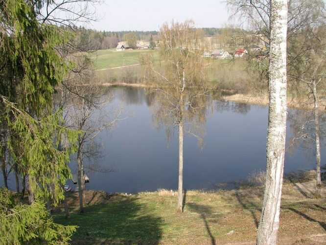 Maakond: Võrumaa Veekogu nimi: Rõuge Ratasjärv Pildistamise aeg: 4. mai 2006 Pildistaja: H. Timm Pildistamise koht: teadmata Asimuut: