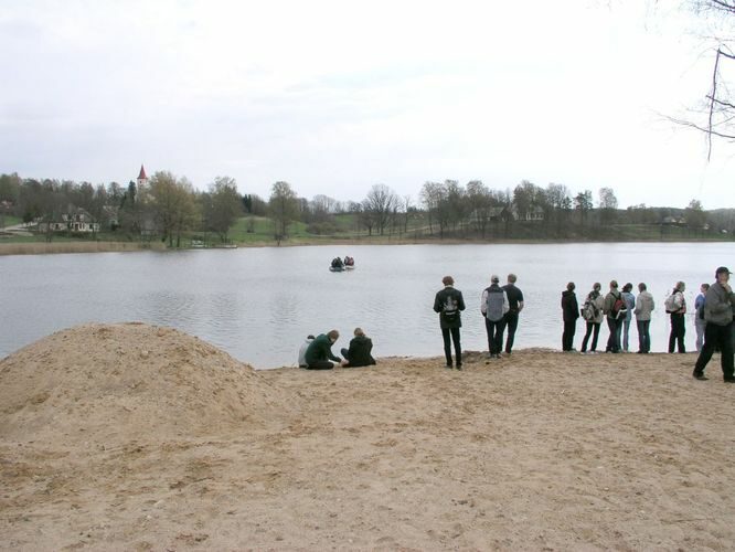 Maakond: Võrumaa Veekogu nimi: Rõuge Suurjärv Pildistamise aeg: 9. mai 2003 Pildistaja: H. Timm Pildistamise koht: teadmata Asimuut: