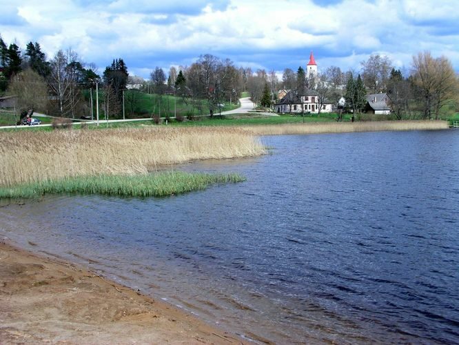 Maakond: Võrumaa Veekogu nimi: Rõuge Suurjärv Pildistamise aeg: 9. mai 2005 Pildistaja: H. Timm Pildistamise koht: teadmata Asimuut: