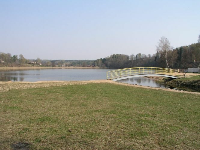 Maakond: Võrumaa Veekogu nimi: Rõuge Suurjärv Pildistamise aeg: 4. mai 2006 Pildistaja: H. Timm Pildistamise koht: teadmata Asimuut: