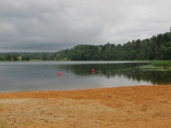 Maakond: Võrumaa Veekogu nimi: Rõuge Suurjärv Pildistamise aeg: 2. juuli 2012 Pildistaja: H. Timm Pildistamise koht: teadmata Asimuut: