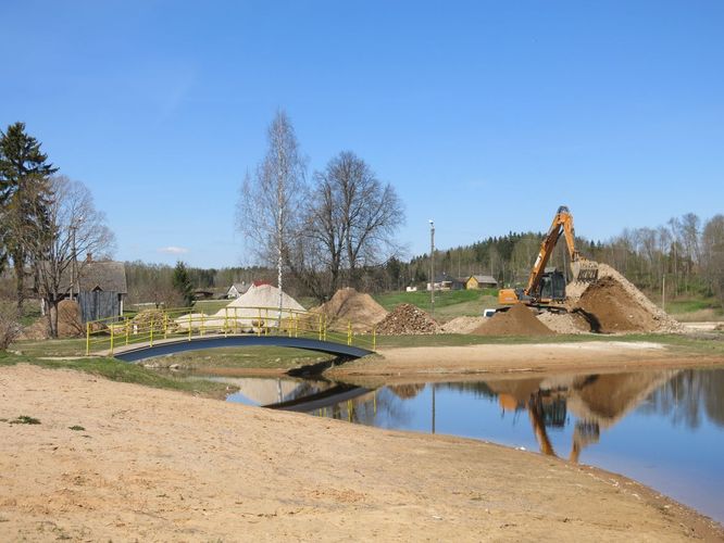 Maakond: Võrumaa Veekogu nimi: Rõuge jõgi Pildistamise aeg: 8. mai 2013 Pildistaja: H. Timm Pildistamise koht: Suurjärve väljavool Asimuut: