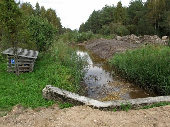 Maakond: Viljandimaa Veekogu nimi: Uia oja Pildistamise aeg: 14. september 2010 Pildistaja: H. Timm Pildistamise koht: teadmata Asimuut: