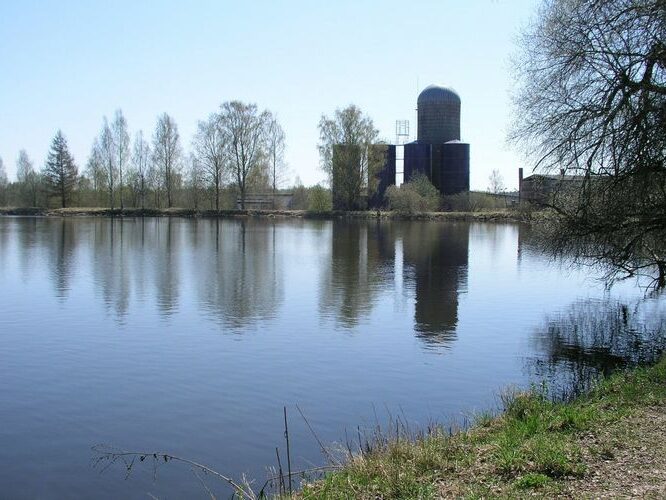 Maakond: Võrumaa Veekogu nimi: Vahtsõkivi oja Pildistamise aeg: 2. mai 2009 Pildistaja: H. Timm Pildistamise koht: Vastsekivi paisjärv Asimuut: