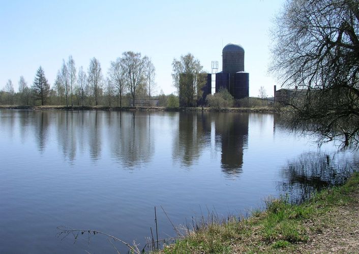 Maakond: Võrumaa Veekogu nimi: Vahtsõkivi oja Pildistamise aeg: 2. mai 2009 Pildistaja: H. Timm Pildistamise koht: Vastsekivi paisjärv Asimuut: