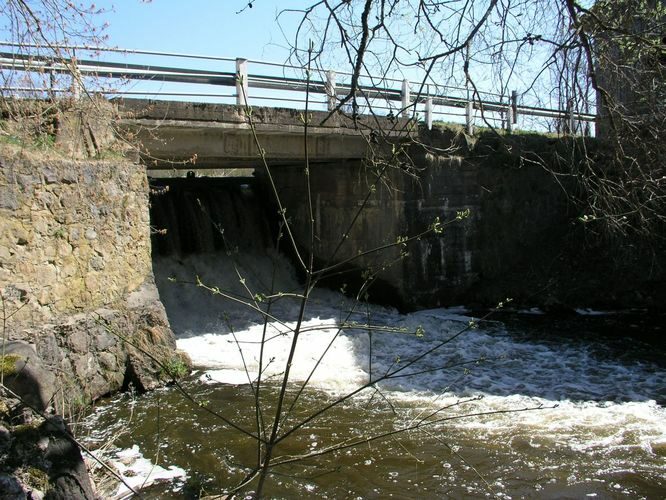 Maakond: Valgamaa Veekogu nimi: Väike Emajõgi Pildistamise aeg: 2. mai 2009 Pildistaja: H. Timm Pildistamise koht: Restu pais Asimuut: