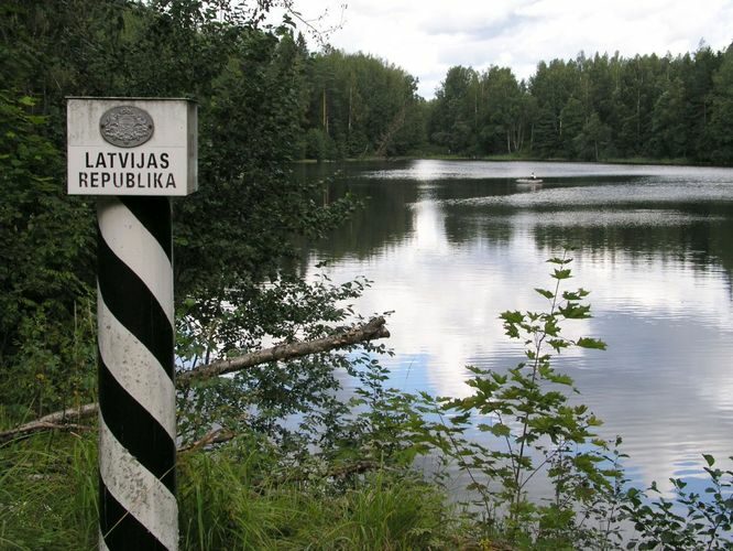 Maakond: Võrumaa Veekogu nimi: Väike Palkna järv Pildistamise aeg: 29. august 2003 Pildistaja: H. Timm Pildistamise koht: teadmata Asimuut: