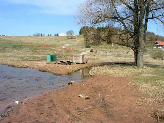 Maakond: Viljandimaa Veekogu nimi: Valuoja ja Viljandi järv Pildistamise aeg: 25. aprill 2009 Pildistaja: H. Timm Pildistamise koht: teadmata Asimuut: