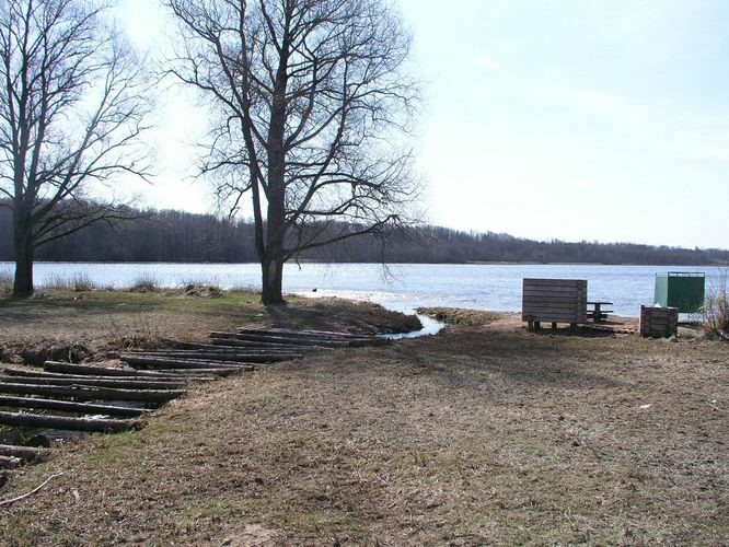 Maakond: Viljandimaa Veekogu nimi: Valuoja ja Viljandi järv Pildistamise aeg: 25. aprill 2009 Pildistaja: H. Timm Pildistamise koht: teadmata Asimuut: