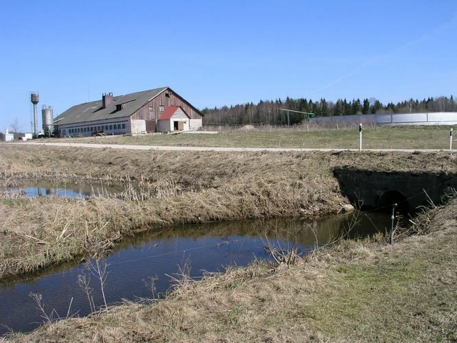 Maakond: Viljandimaa Veekogu nimi: Vastemõisa oja Pildistamise aeg: 25. aprill 2009 Pildistaja: H. Timm Pildistamise koht: lauda juures Asimuut: