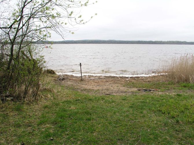 Maakond: Viljandimaa Veekogu nimi: Veisjärv Pildistamise aeg: 9. mai 2007 Pildistaja: H. Timm Pildistamise koht: teadmata Asimuut: