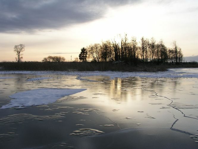 Maakond: Viljandimaa Veekogu nimi: Võrtsjärv Pildistamise aeg: 4. jaanuar 2004 Pildistaja: H. Timm Pildistamise koht: teadmata Asimuut: