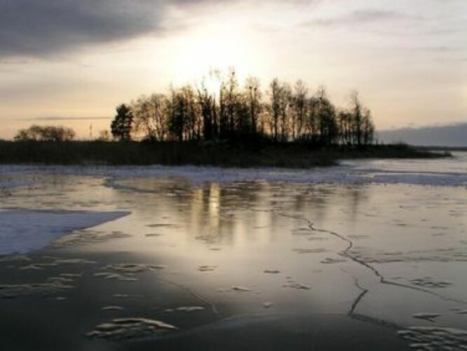 Maakond: Viljandimaa Veekogu nimi: Võrtsjärv Pildistamise aeg: 4. jaanuar 2004 Pildistaja: H. Timm Pildistamise koht: teadmata Asimuut: