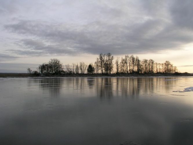 Maakond: Viljandimaa Veekogu nimi: Võrtsjärv Pildistamise aeg: 4. jaanuar 2004 Pildistaja: H. Timm Pildistamise koht: teadmata Asimuut: