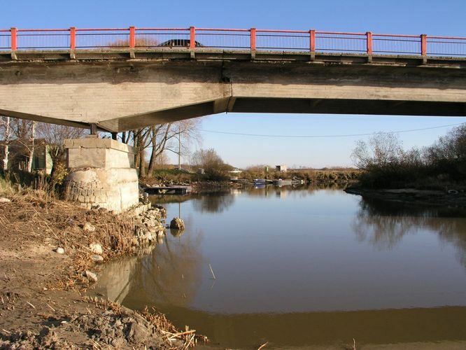 Maakond: Viljandimaa Veekogu nimi: Võrtsjärv Pildistamise aeg: 29. oktoober 2006 Pildistaja: H. Timm Pildistamise koht: Rannu-Jõesuu Asimuut: