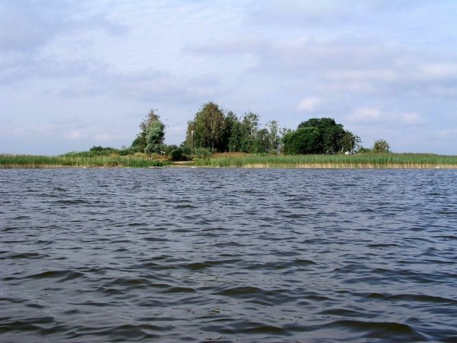 Maakond: Viljandimaa Veekogu nimi: Võrtsjärv Pildistamise aeg: 30. juuli 2006 Pildistaja: H. Timm Pildistamise koht: Tondisaar Asimuut: