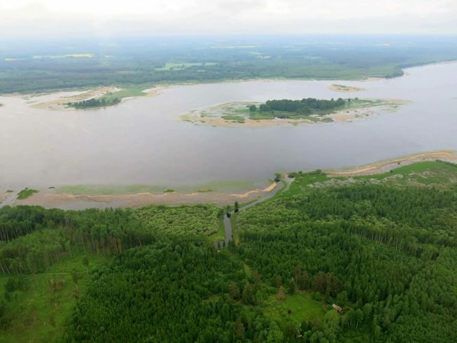 Maakond: Valgamaa Veekogu nimi: Võrtsjärv Pildistamise aeg: 29. mai 2013 Pildistaja: H. Timm Pildistamise koht: aerofoto Asimuut: