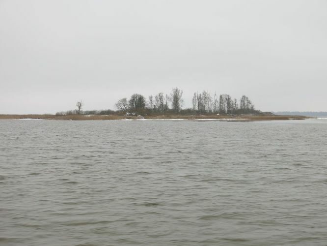 Maakond: Viljandimaa Veekogu nimi: Võrtsjärv Pildistamise aeg: 26. november 2014 Pildistaja: H. Timm Pildistamise koht: Tondisaar Asimuut: