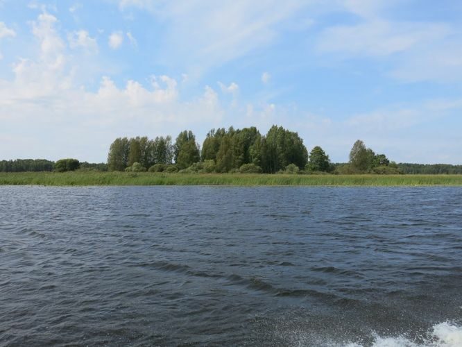 Maakond: Valgamaa Veekogu nimi: Võrtsjärv Pildistamise aeg: 11. august 2014 Pildistaja: H. Timm Pildistamise koht: Pähksaar Asimuut: