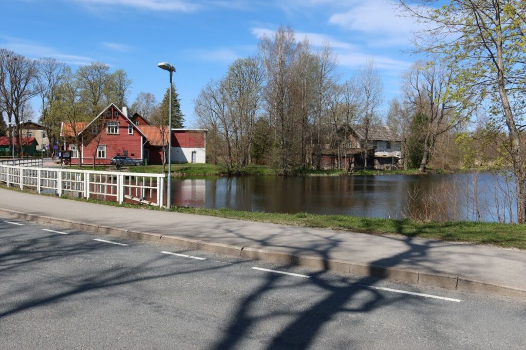 Maakond: Jõgevamaa Veekogu nimi: Palamuse paisjärv Pildistamise aeg: 10. mai 2022 Pildistaja: H. Timm Pildistamise koht: SE→NE Asimuut: NE Veekogude registri viide: https://register.keskkonnaportaal.ee/register/body-of-water/8375793