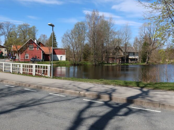 Maakond: Jõgevamaa Veekogu nimi: Palamuse paisjärv Pildistamise aeg: 10. mai 2022 Pildistaja: H. Timm Pildistamise koht: SE→NE Asimuut: NE Veekogude registri viide: https://register.keskkonnaportaal.ee/register/body-of-water/8375793