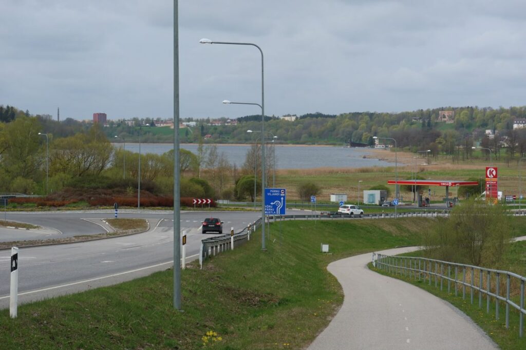 Maakond: Viljandimaa Veekogu nimi: Viljandi järv Pildistamise aeg: 14. mai 2022 Pildistaja: H. Timm Pildistamise koht: teadmata Asimuut: SW Veekogude registri viide: https://register.keskkonnaportaal.ee/register/body-of-water/8378307