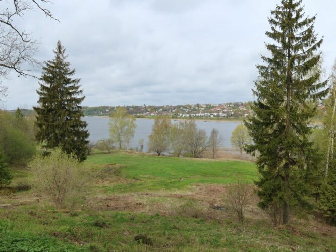 Maakond: Viljandimaa Veekogu nimi: Viljandi järv Pildistamise aeg: 14. mai 2022 Pildistaja: H. Timm Pildistamise koht: teadmata Asimuut: NW Veekogude registri viide: https://register.keskkonnaportaal.ee/register/body-of-water/8378307