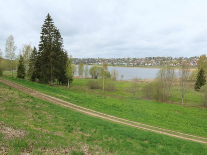 Maakond: Viljandimaa Veekogu nimi: Viljandi järv Pildistamise aeg: 14. mai 2022 Pildistaja: H. Timm Pildistamise koht: teadmata Asimuut: WNW Veekogude registri viide: https://register.keskkonnaportaal.ee/register/body-of-water/8378307