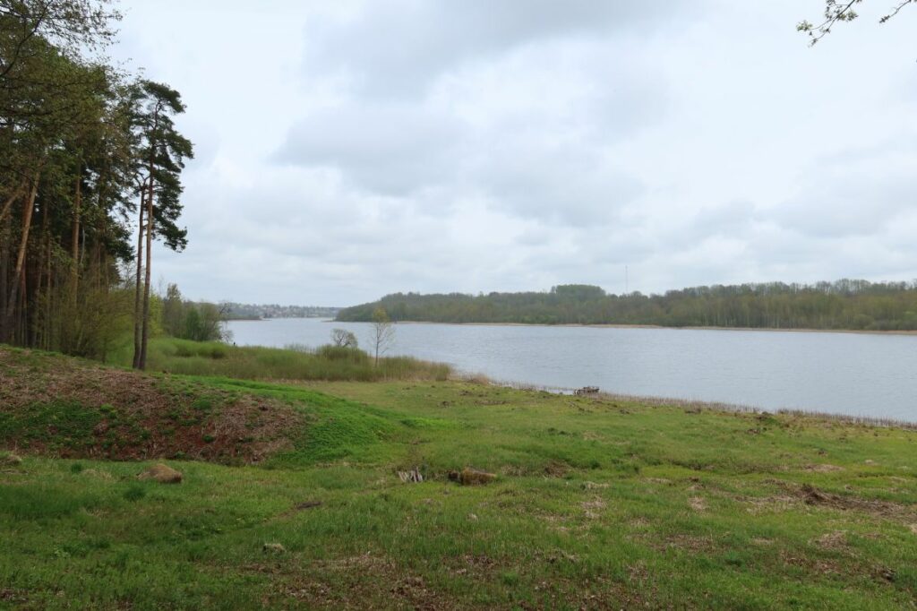 Maakond: Viljandimaa Veekogu nimi: Viljandi järv Pildistamise aeg: 14. mai 2022 Pildistaja: H. Timm Pildistamise koht: teadmata Asimuut: NE Veekogude registri viide: https://register.keskkonnaportaal.ee/register/body-of-water/8378307