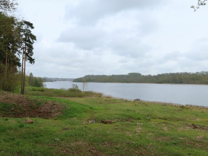 Maakond: Viljandimaa Veekogu nimi: Viljandi järv Pildistamise aeg: 14. mai 2022 Pildistaja: H. Timm Pildistamise koht: teadmata Asimuut: NE Veekogude registri viide: https://register.keskkonnaportaal.ee/register/body-of-water/8378307