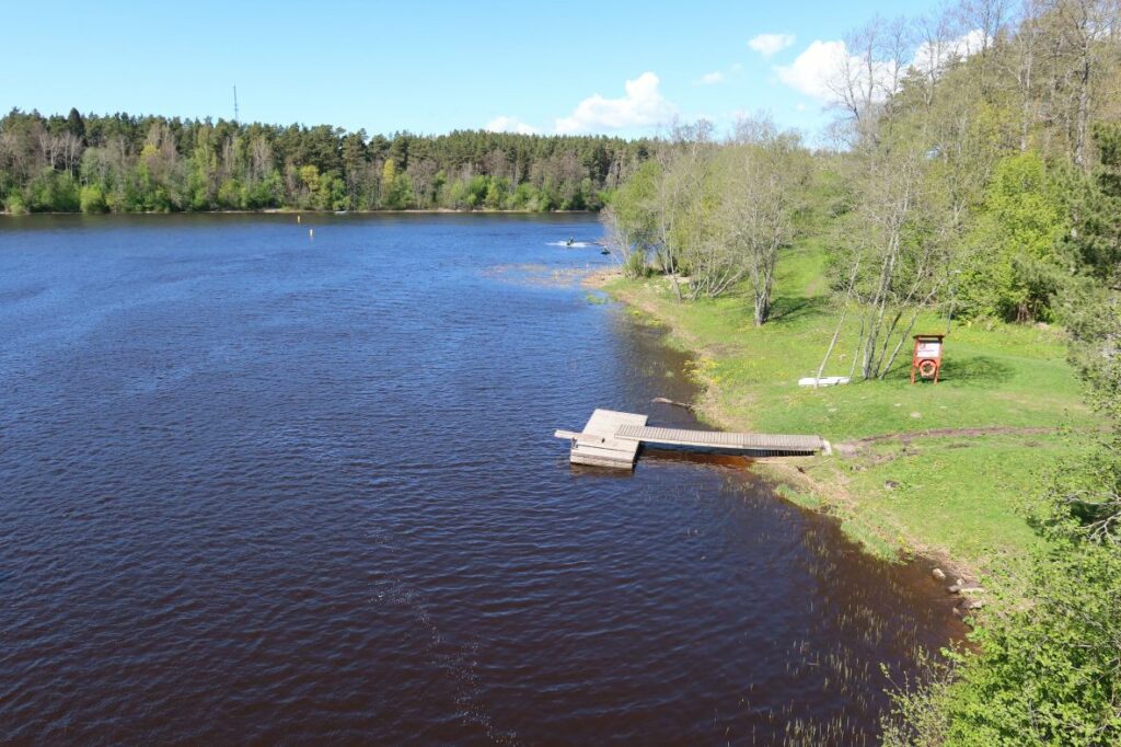 Maakond: Pärnumaa Veekogu nimi: Reiu jõgi Pildistamise aeg: 15. mai 2022 Pildistaja: H. Timm Pildistamise koht: suue Asimuut: NNW Veekogude registri viide: https://register.keskkonnaportaal.ee/register/body-of-water/8380082