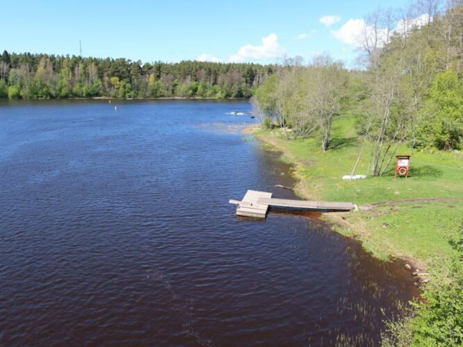 Maakond: Pärnumaa Veekogu nimi: Reiu jõgi Pildistamise aeg: 15. mai 2022 Pildistaja: H. Timm Pildistamise koht: suue Asimuut: NNW Veekogude registri viide: https://register.keskkonnaportaal.ee/register/body-of-water/8380082