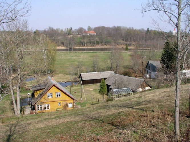 Maakond: Võrumaa Veekogu nimi: Rõuge jõgi ja Kaussjärv Pildistamise aeg: 4. mai 2006 Pildistaja: H. Timm Pildistamise koht: teadmata