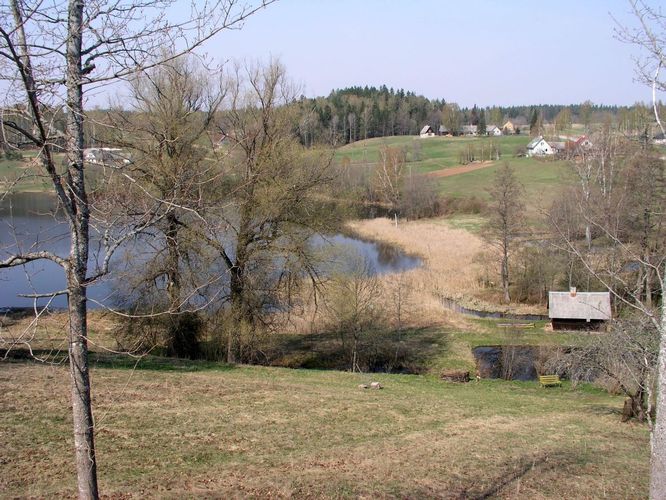 Maakond: Võrumaa Veekogu nimi: Ratasjärv ja Rõuge jõgi Pildistamise aeg: 4. mai 2006 Pildistaja: H. Timm Pildistamise koht: teadmata