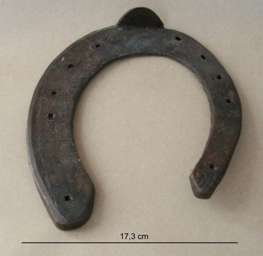 Koondjalgse kabja raud. The forehoof shoe of a horse with base-narrow conformation. OR-431